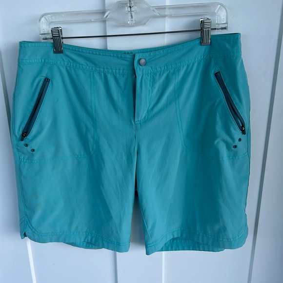 Title Nine rogue 9" shorts light blue - Picture 2 of 6